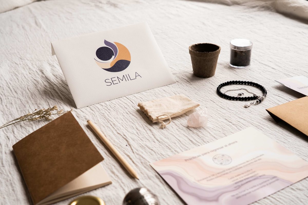 Vista cenital de los siete objetos de SEMILA